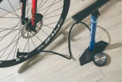 Pompe à Pied Control Tower 2 -Magasin De Vélos 610000139 ControlTower2 MattGiantBlue 03