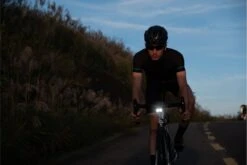 Eclairage Recon HL 200 10 Eclairage Recon HL 200 -Magasin De Vélos DSCF7886